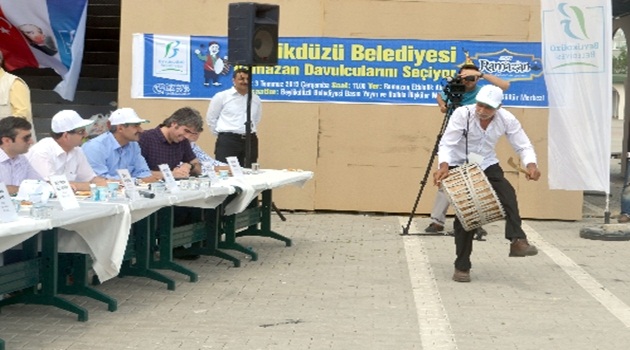 Davulcular, Ramazan'da çalmak için kıyasıya yarıştı