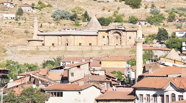Ecdattan 785 yıl önce alttan ısıtma sistemi