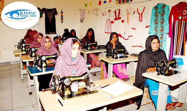 Pakistan'da selzede kadınlar, Kimse Yok Mu ile meslek sahibi oluyor