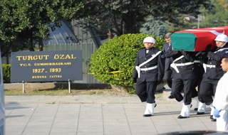 Özal'ın naaşı Adli Tıp'a gönderildi