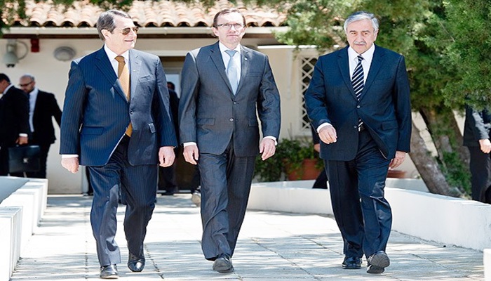 Akıncı ile Rum lideri Anastasiadis ara bölgede bir araya geldi