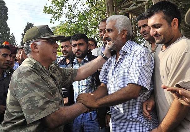 Orgeneral Özel'den taziye ziyareti