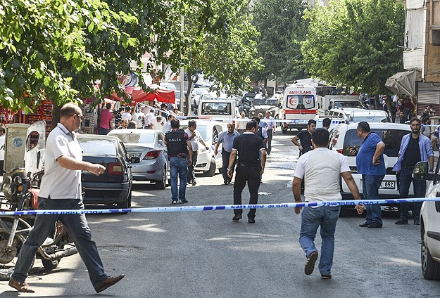 Diyarbakır'da polise saldırıyla ilgili 17 gözaltı