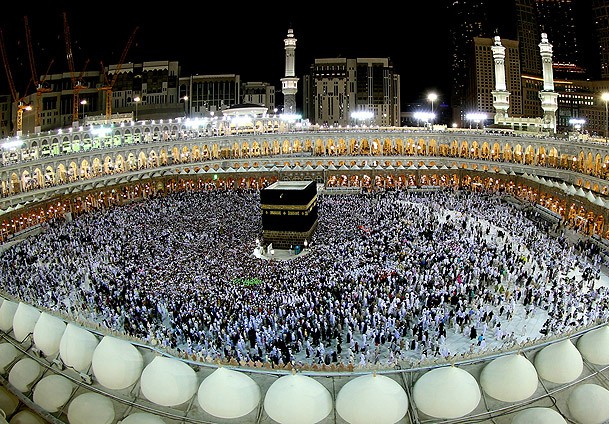 Kabe zemzem ve gül suyu ile yıkandı