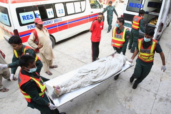Pakistan polisine pusu: 9 ölü