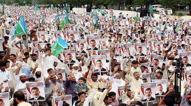 Pakistan'da Mısır'daki darbe karşıtlarına destek gösterisi