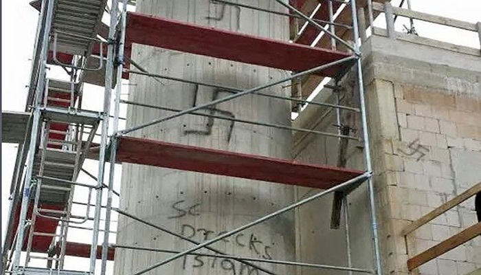 Almanya'da inşaat halindeki camiye ırkçı saldırı