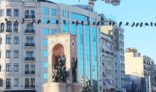 Taksim Meydanı 1 Mayıs'ta güvercinlere kaldı