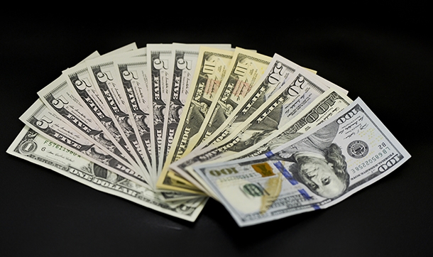 Dolar; 2014'ü 2,337 TL'den, Euro 2,8314 TL'den kapattı