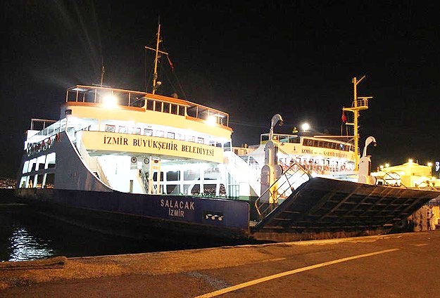 Feribot iskeleye çarptı: 3 yaralı