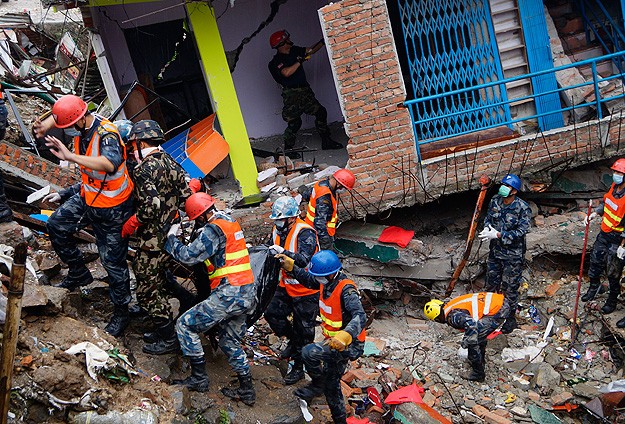 Nepal'de ölü sayısı 5 bine yaklaştı