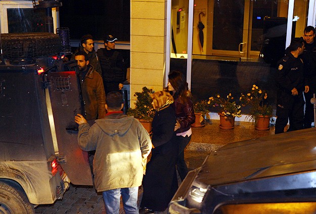 Diyarbakır'da 17 kişi daha gözaltına alındı