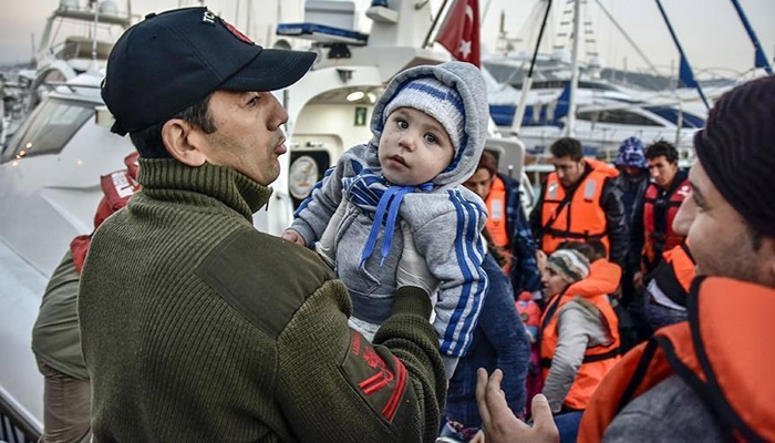 Ege Denizi'nde 82 sığınmacı son anda kurtarıldı