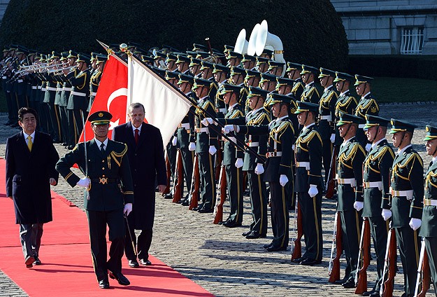 Başbakan Erdoğan Japonya'da askeri törenle karşılandı