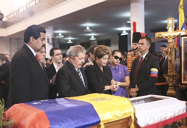 Hugo Chavez'in cenazesi törenle toprağa verilecek