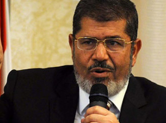 Mursi'yi Türk firması giydiriyor