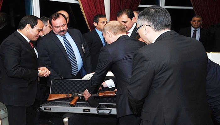 Putin'den Sisi'ye Kalaşnikof