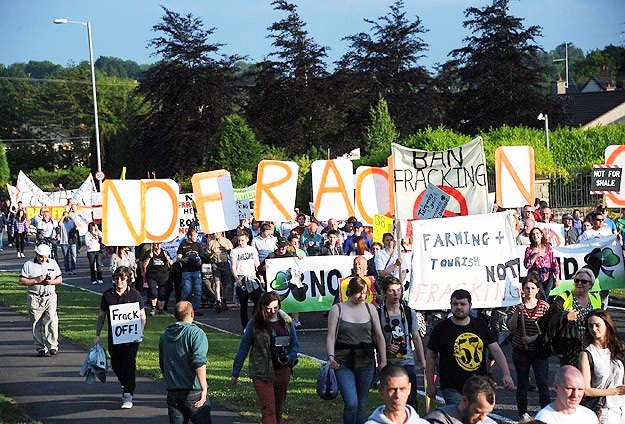 Kuzey İrlanda'da "G8" protestosu