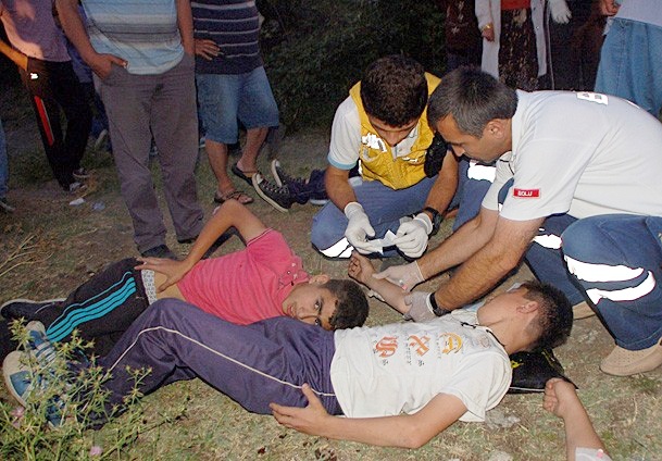 Otomobille otobüs çarpıştı: 35 yaralı
