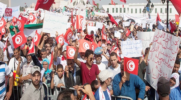 Devrimin iki farklı yüzü: Mısır ve Tunus