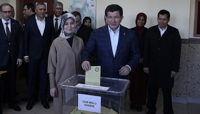 Başbakan Davutoğlu oyunu Konya'da kullandı