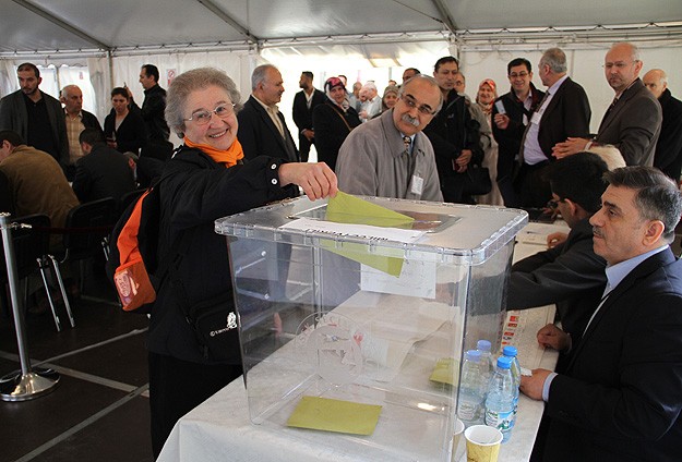 Almanya'da ilk gün 4 bin 800 oy kullanıldı