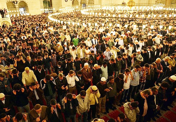 Bayram namazında camiler doldu