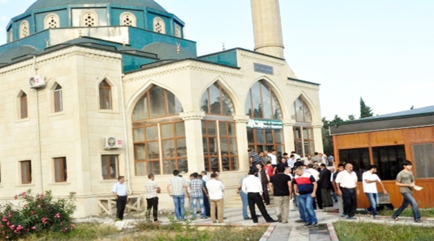 Azerbaycan'da bayram namazı bugün kılındı