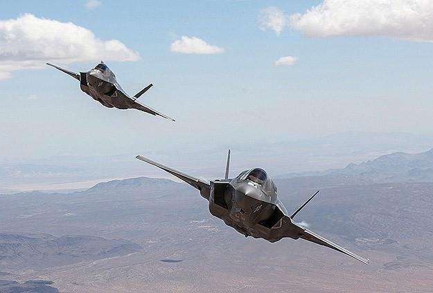 Ege'de Türk jetlerine taciz