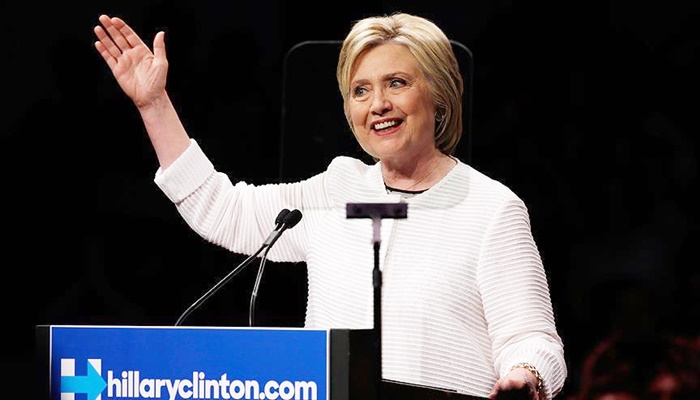 Clinton 3 eyalette Sanders'ı geride bıraktı
