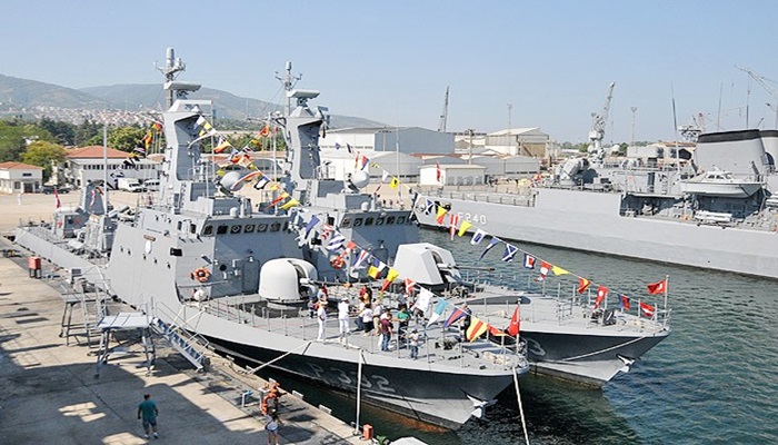 Askeri gemiler halkın ziyaretine açıldı