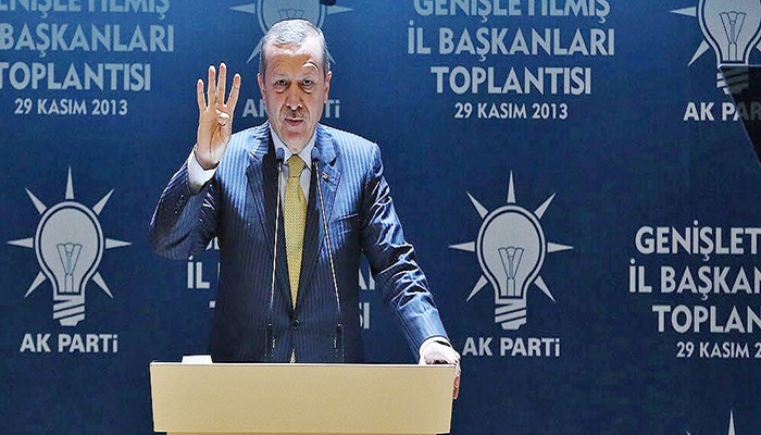 Rabia işareti yaptıkları için kızları içeri atan darbeci yönetimin karşısındayım
