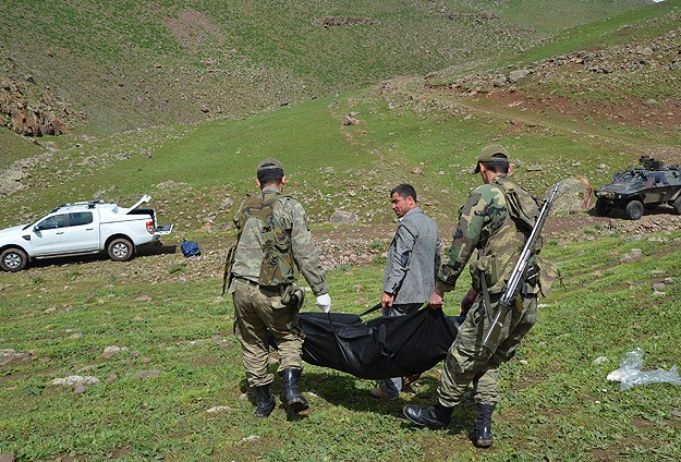 Sınırdan geçerken donarak öldüler