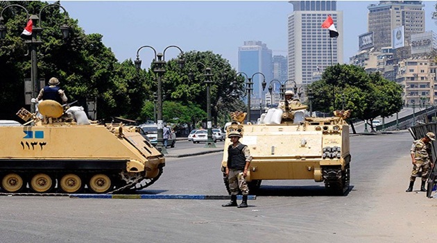 Mısır'da halk camilerde toplanmaya başladı