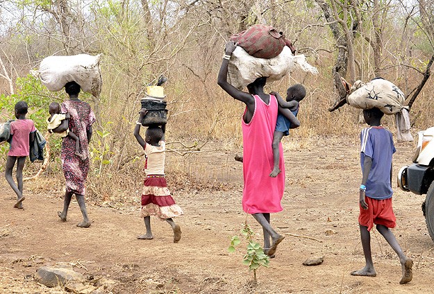 Güney Sudan'da 100 bin kişi evini terk etti