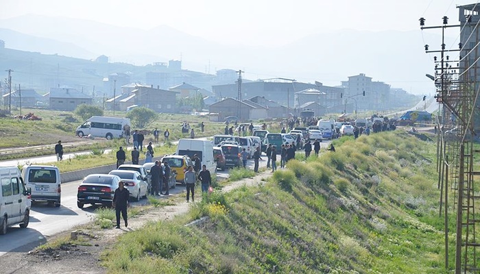 Yüksekova'da vatandaşlar evlerine dönmeye başladı