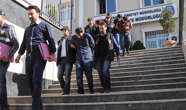 Banka müşterilerine çivili tuzak