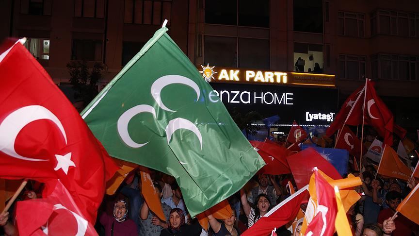 Eskişehir'de binlerce vatandaştan darbe girişimine tepki