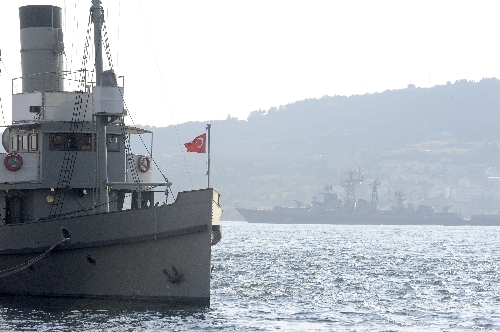 Rus savaş gemisi, Çanakkale Boğazı'ndan geçti