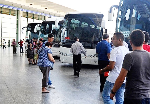 Bayramda 1.5 milyon kişi yolda