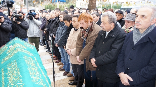 Cemil Kaptan'ın annesi son yolculuğuna uğurlandı