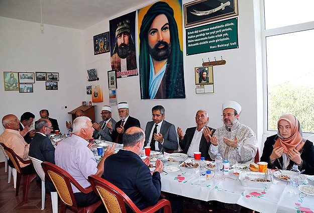 Görmez'den Bektaşi dergahına ziyaret