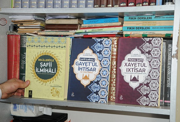 Kürtçe'ye çevrilen dini kitaplar artık raflarda