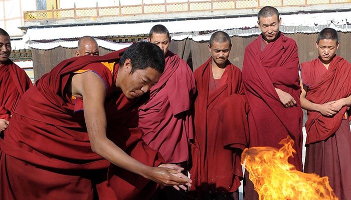 Myanmar'da İslam karşıtı rahipler, ücretsiz özel okul açıyor
