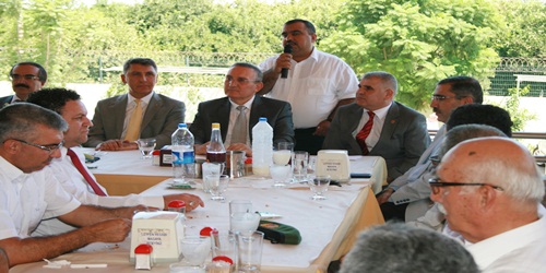 Yüreğir Muhtarlar birliğinden Kaymakama veda yemeği