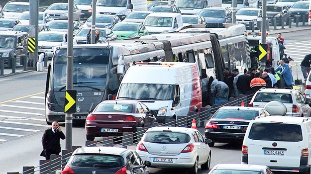 Metrobüs kazası: 2 yaralı