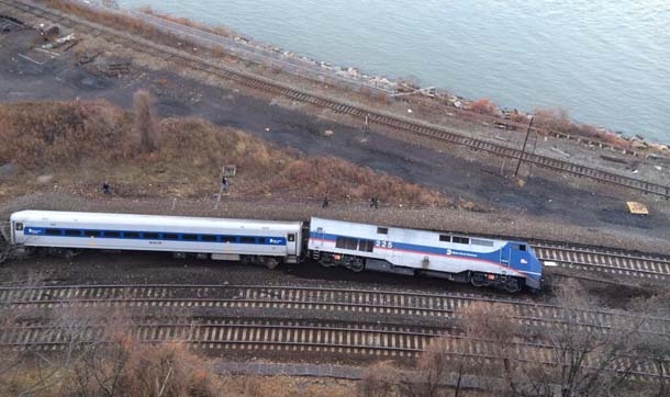 New York'a giden tren, raydan çıktı