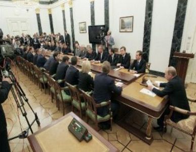 Putin yeni kabineyi onayladı