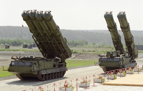 İran, Rusya'ya 4 milyar dolarlık S-300 davası açtı
