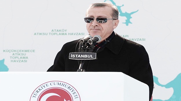 Siyaset yapmak isteyen cüppesini çıkarır